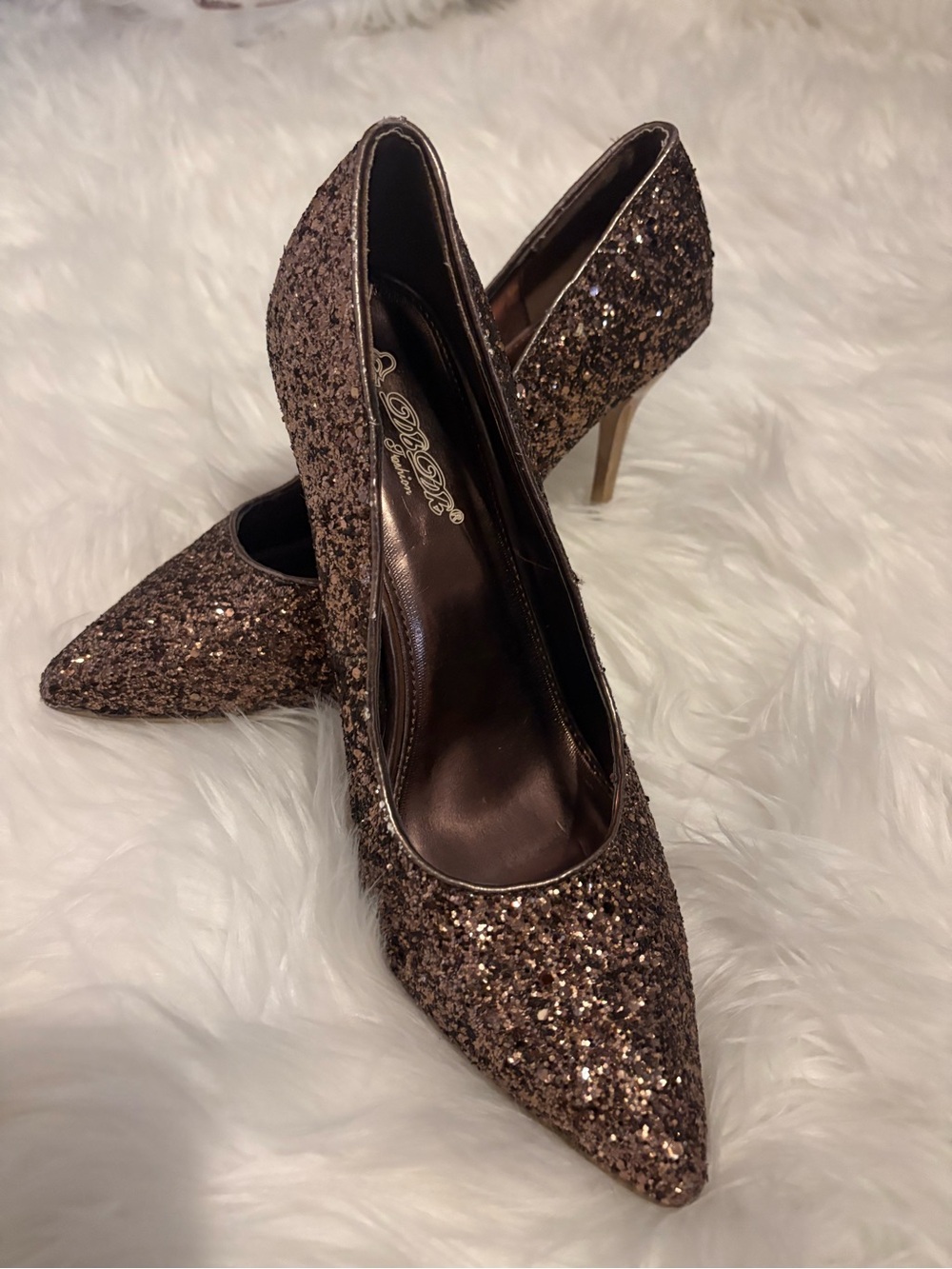 Sparkle Pointed-Toe Heels in Bronze Glitter